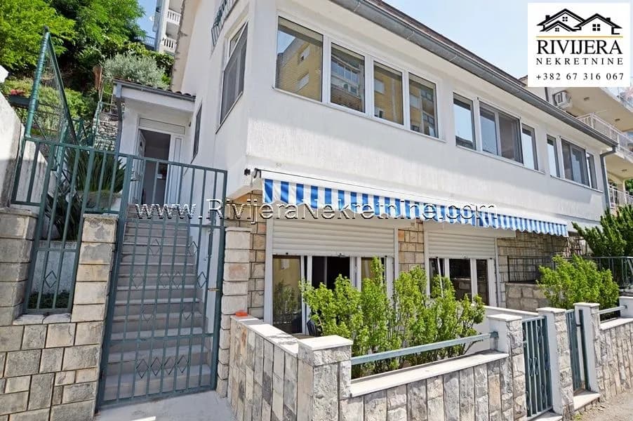 Savina porodicna kuca sa pogledom na more