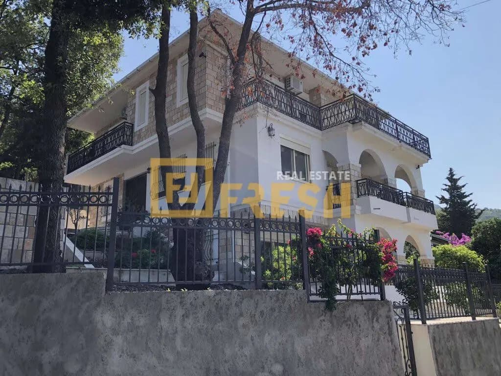 Kuća sa pogledom na more, 250m2, Ulcinj, Prodaja