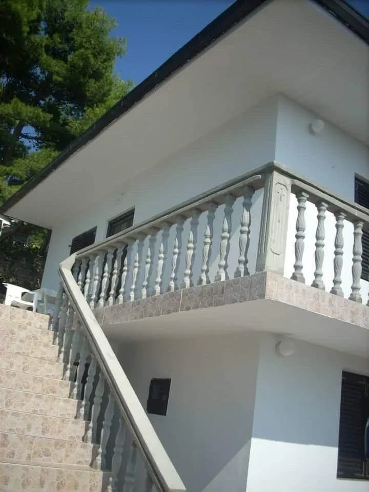 The house has 2 floors of 144 m2 in Sutomore, Bar in an excellent location!