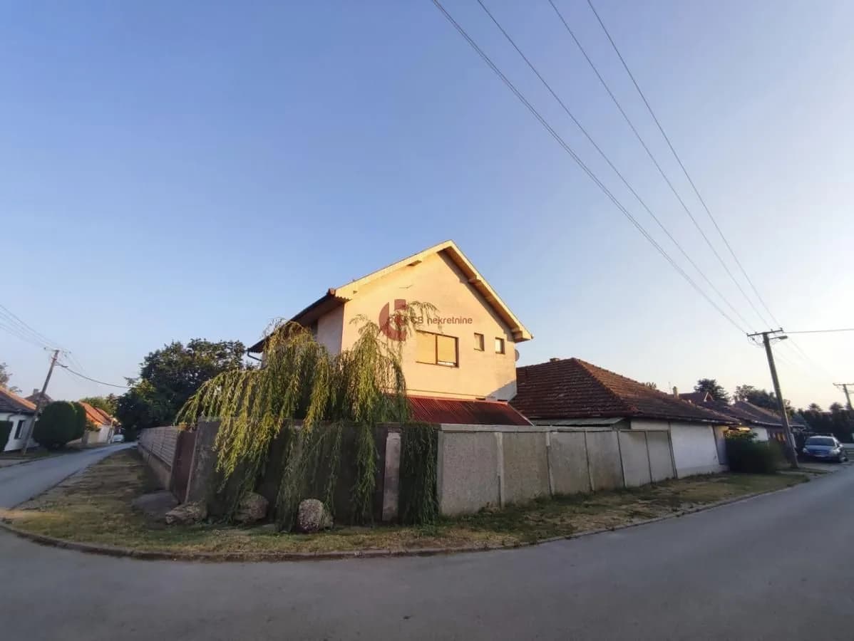 Samostalna porodična kuća u MZ Novo Selo