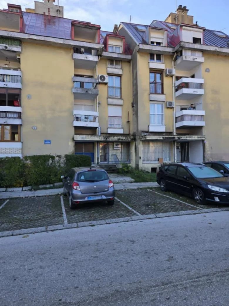 Prodaja, Poslovni prostor, 60m2, Cetinje