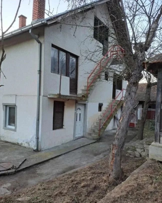 Prodajem kucu Ugrinovci-Gornji Milanovac