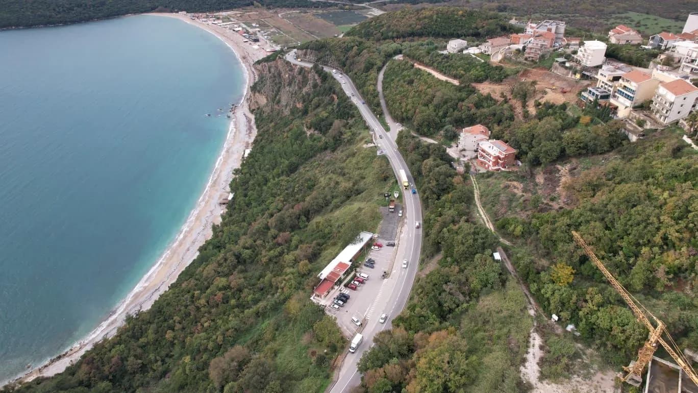 Prodaja atraktivnog zemljišta 5100m² sa nezagradivim pogledom na more – Prijevor, Budva