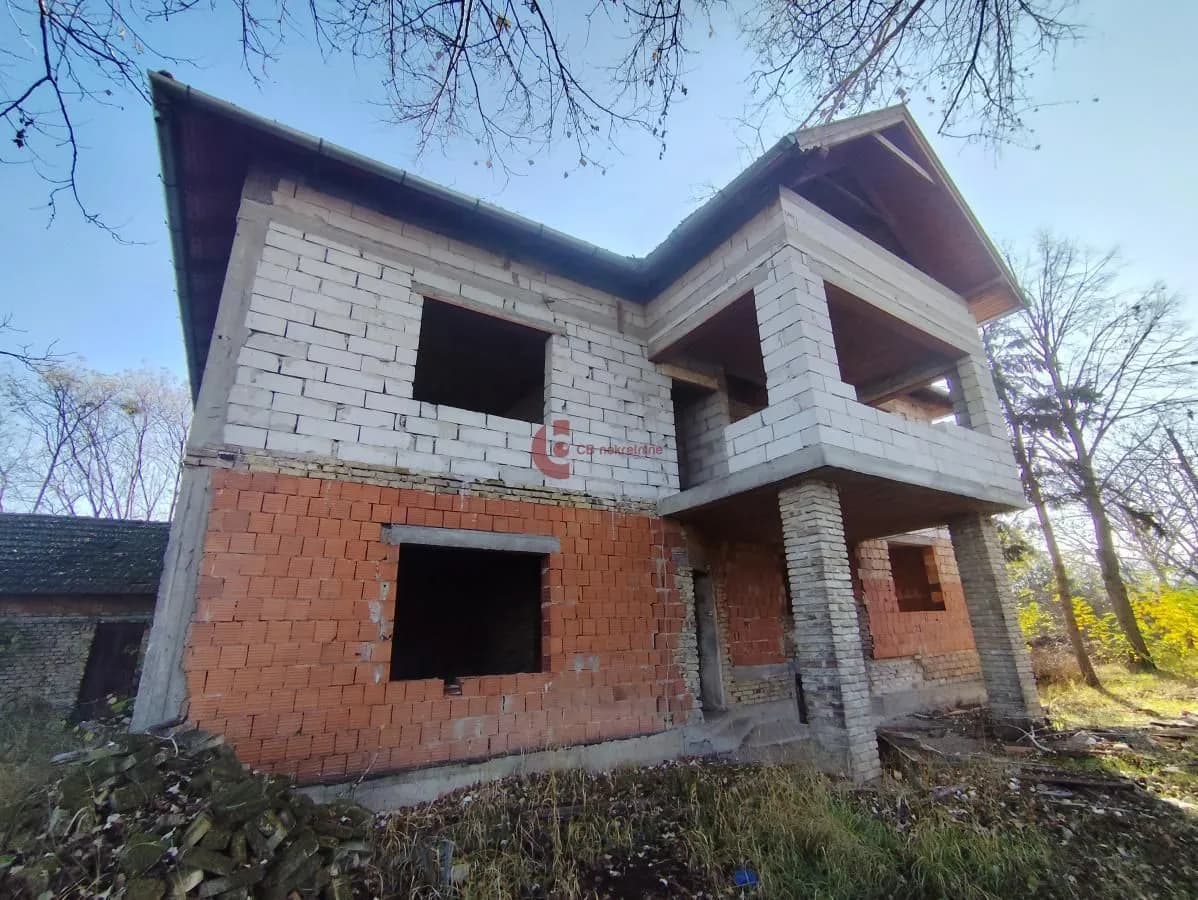 Velika nedovršena kuća u MZ Makova Sedmica