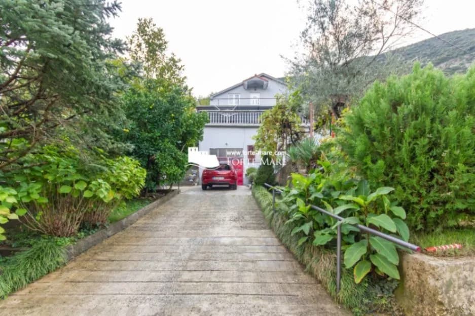 Kuća u Herceg Novom, naselje Sutorina