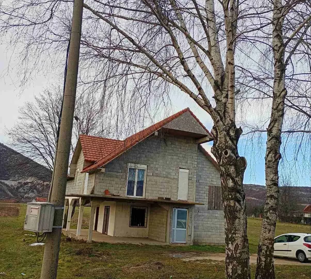 Kuća sa placem na prodaju Nikšić 200m2