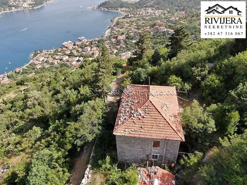 Kamena ruina pogleda na more Kamenari Herceg Novi