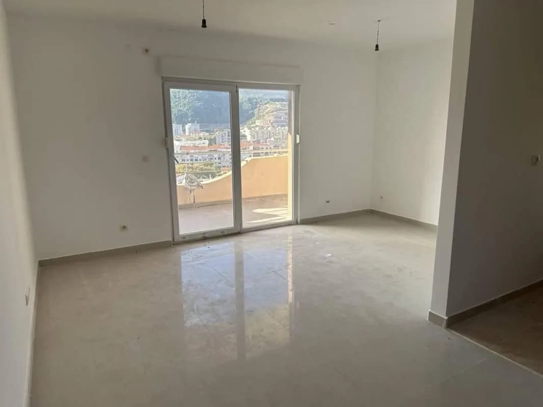 One bedroom apartment with sea view.