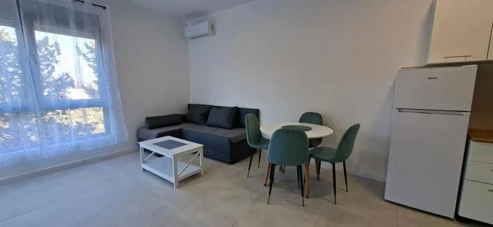 Izdavanje, Stan, 40m2, Centar, Ulcinj