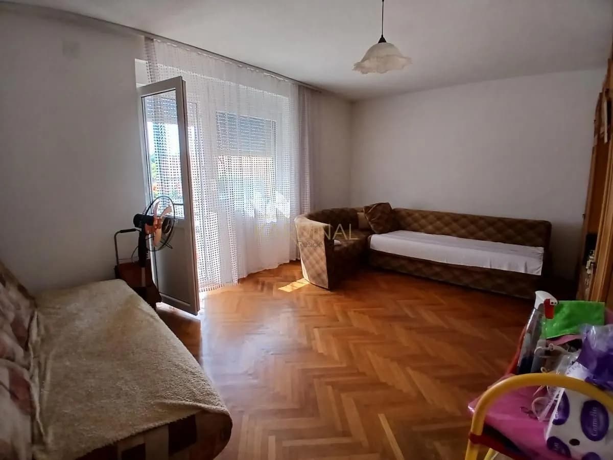 Renoviran dvosoban stan na mirnoj lokaciji
