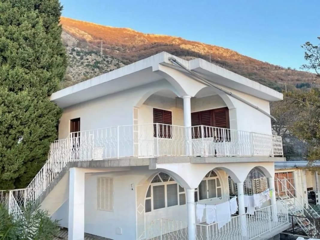 For sale two-storey house 158 m2 in Sutomore, Bar