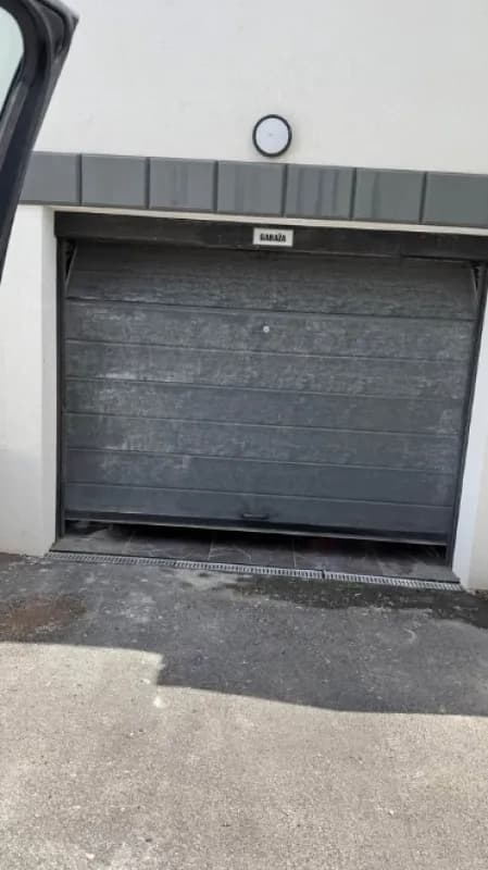 Garage of 28m2 for sale in Dobra Voda.
