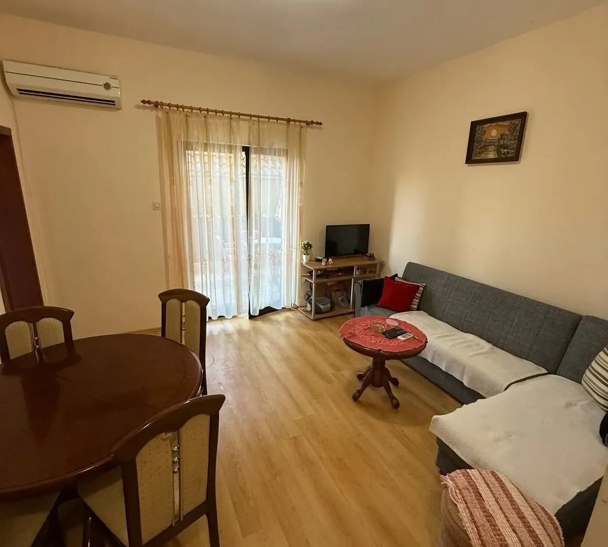 Na prodaju dvosoban stan 47 m² + 2 terase – Baošići, Herceg Novi (300 m od plaže)