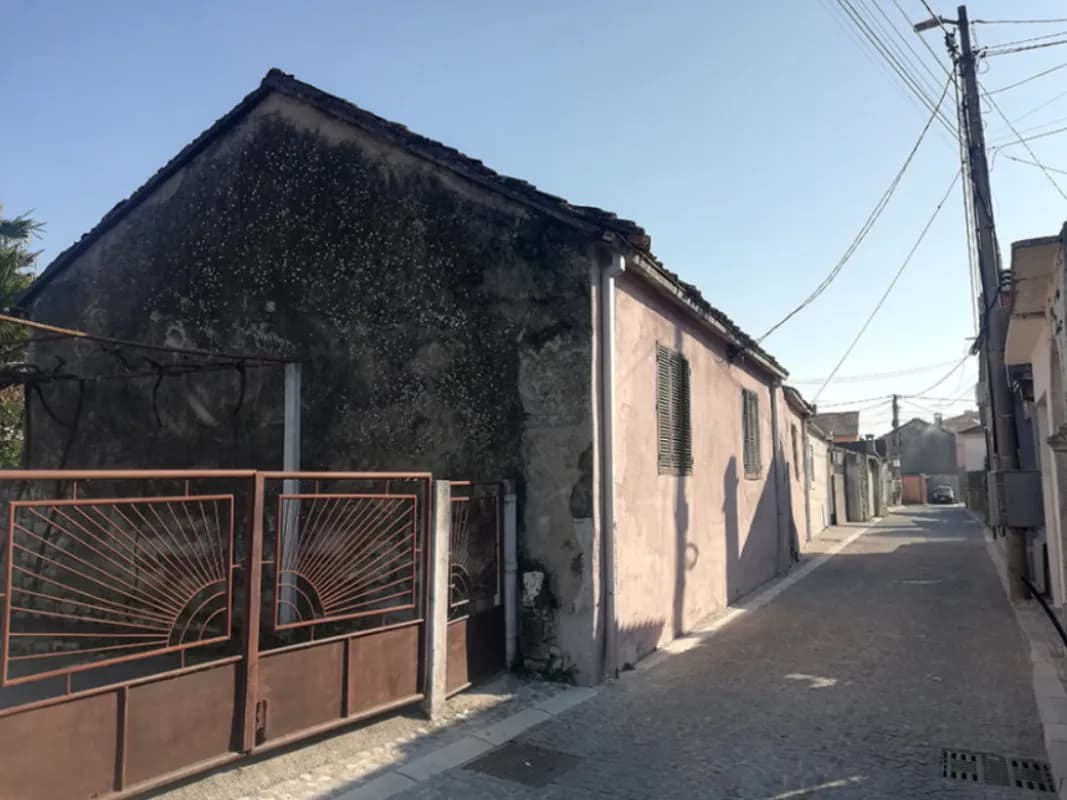 Two houses for renovation in an excellent location in Podgorica are for sale