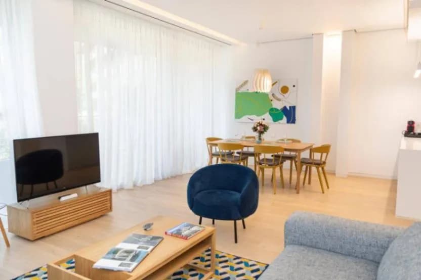 Na prodaju: Elegantan dvosoban stan u Dukley Gardens, Budva