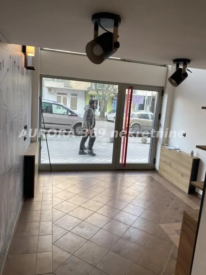 IZDAVANJE, CENTAR, RUMA, ODLIČAN LOKAL 25m2