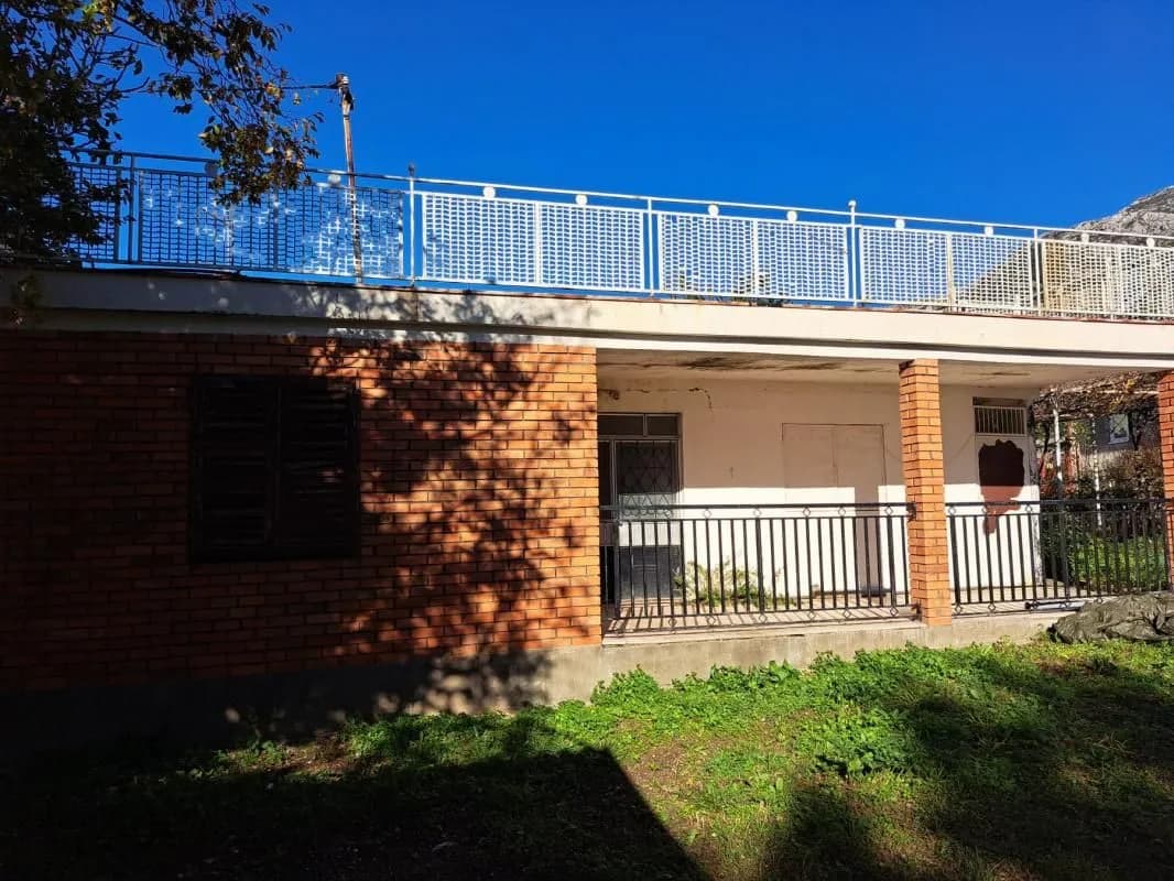 For sale a legal house of 120m2 in a Bar (Sutomore)