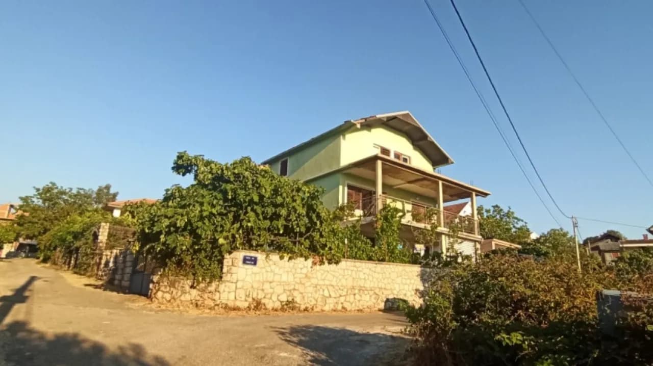 Large house for sale with sea view in Dobra Voda