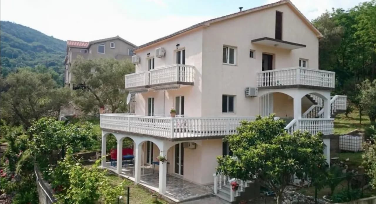 Beautiful villa (mini-hotel) for sale in the resort town of Budva