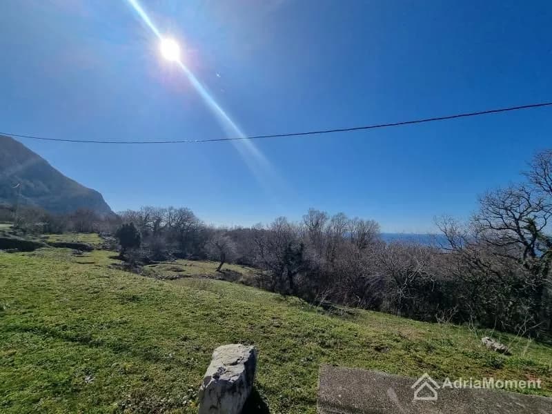 Zemljiste 1.524 m2 za izgradnju 2 vile. UTU