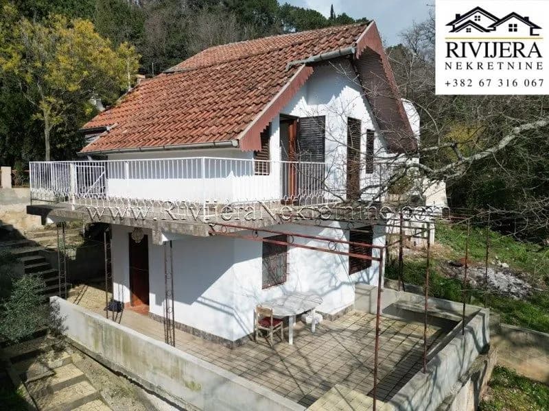 Kuca za odmor sa dva apartmana Herceg Novi Suscepan