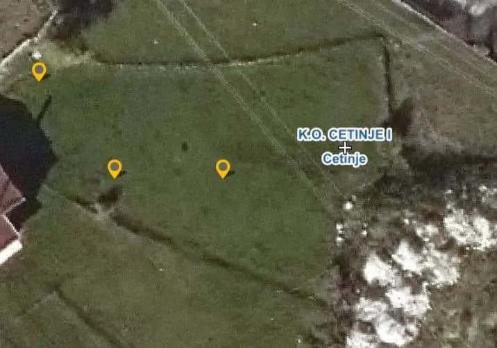 Prodaje se plac na Cetinju, Humci.