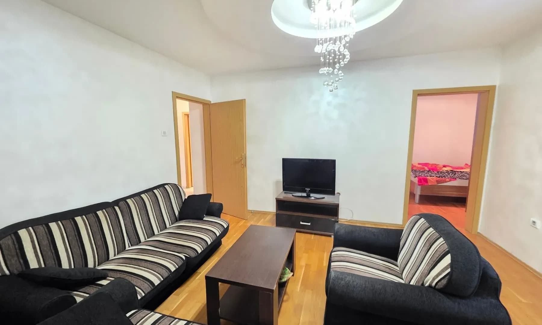 Prodaja trosobnog opremljenog stana 100m2 - Petrovac (MOGUCNOST PLACANJA NA DVE RATE)