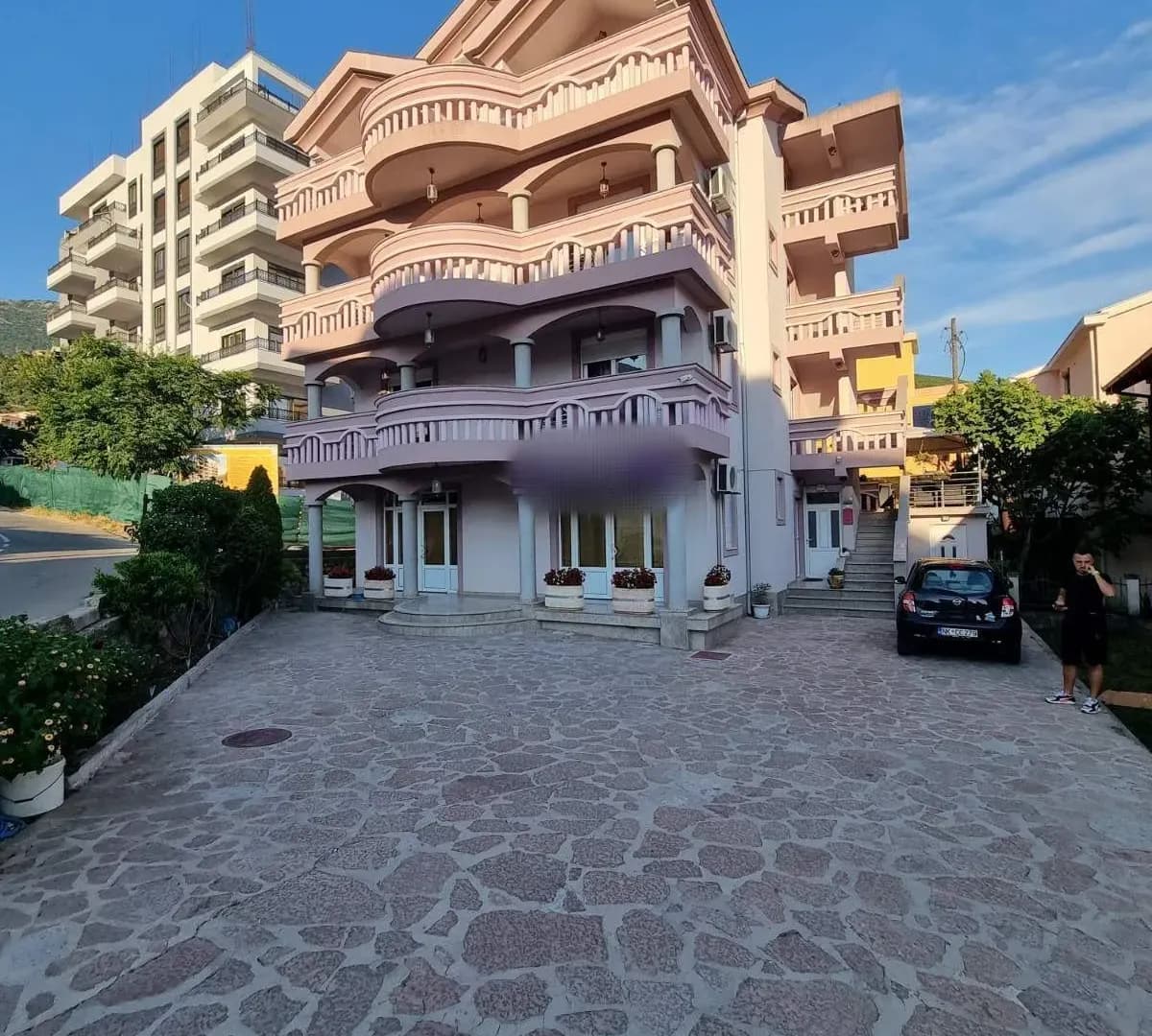 Prostrana kuća 750m2,Maine-Budva