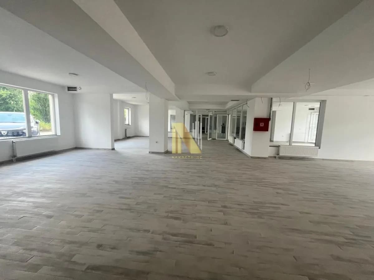 Lokal na izuzetnoj lokaciji - Nova Pazova