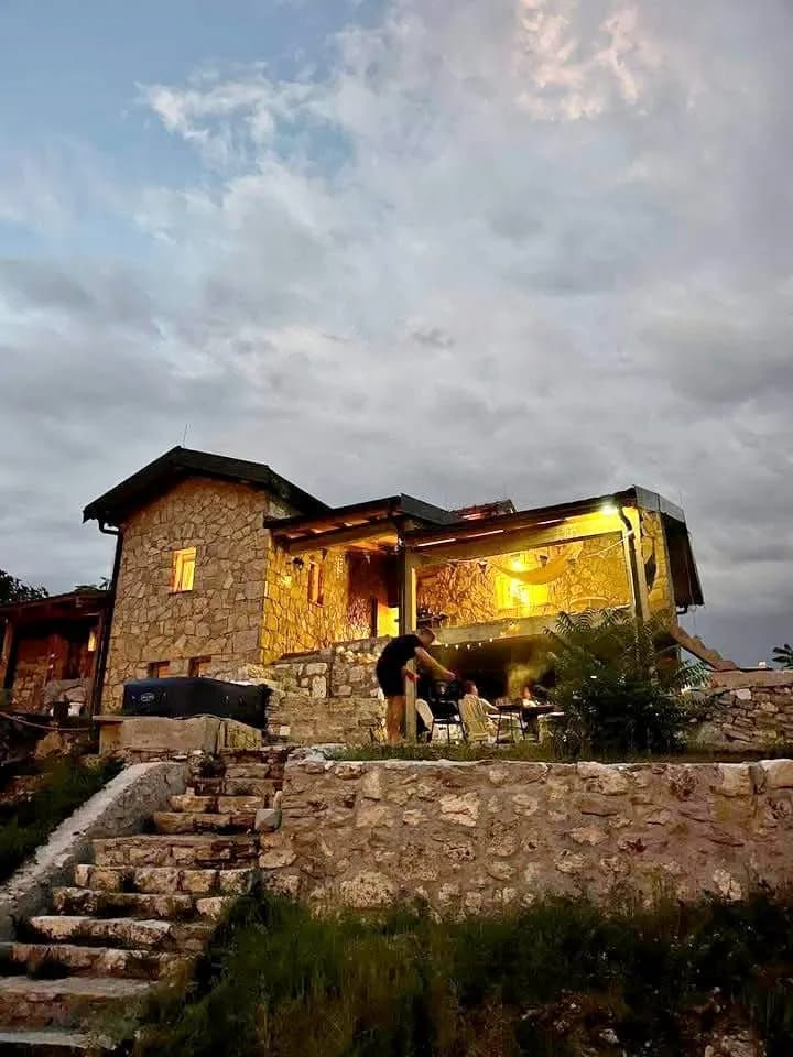 Prodaja, Kuća ili Vila, 208m2, Obzovica, Cetinje