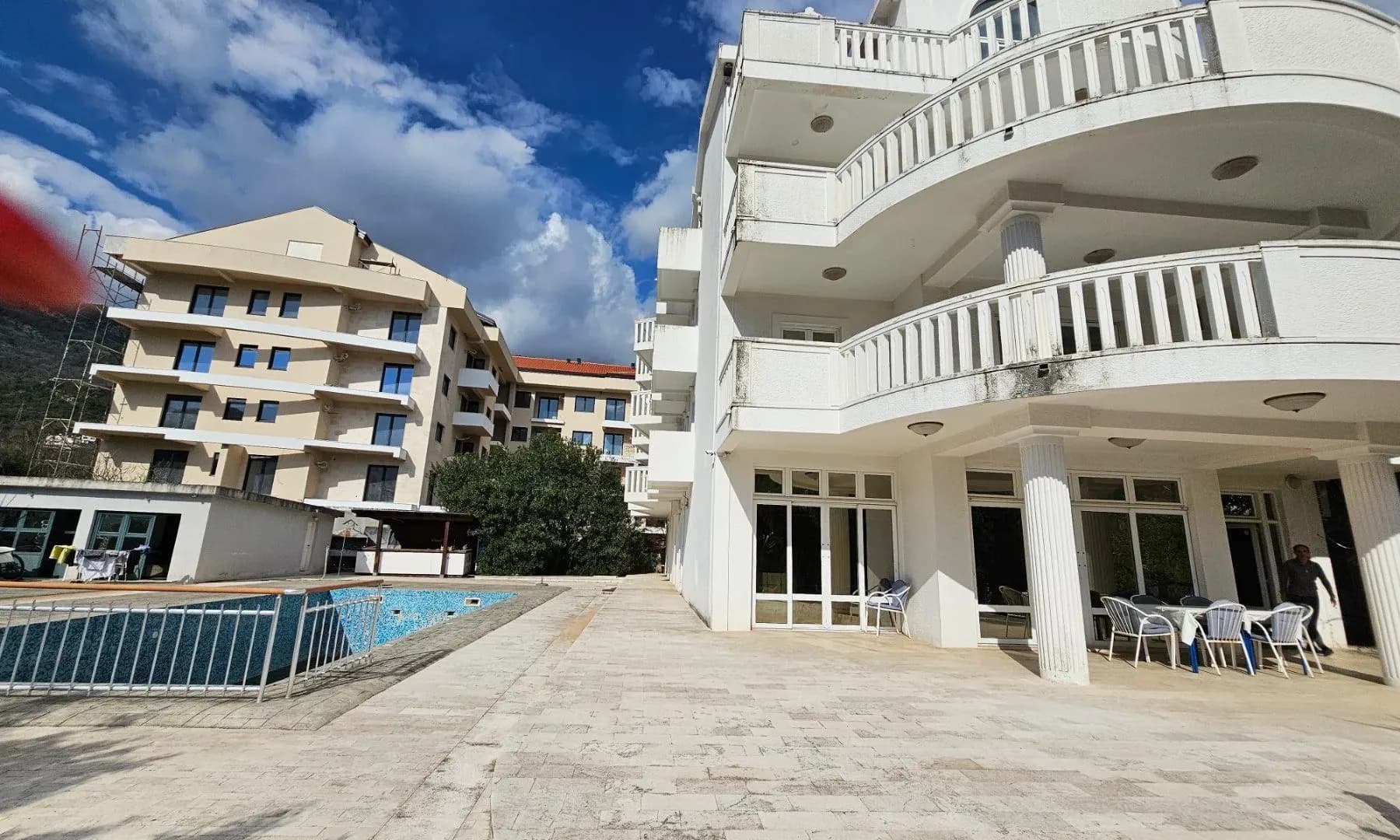 Atraktivni kompleks u Budvi: Hotel, zemljište i plac - Izuzetna investiciona prilika