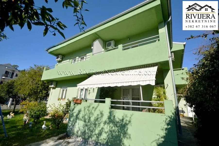 Kuca sa apartmanima centar Igalo