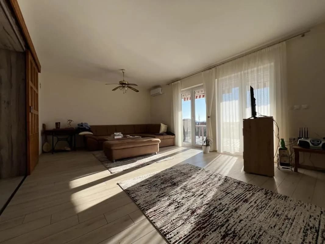A house for sale with a beautiful view of the sea in a bar.