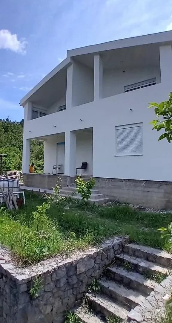 Prodaja, Stan, 350m2, Crmnica, Bar