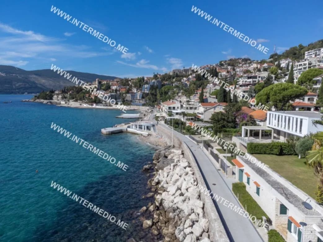 Kuća na prvoj liniji od mora,Savina, Herceg Novi