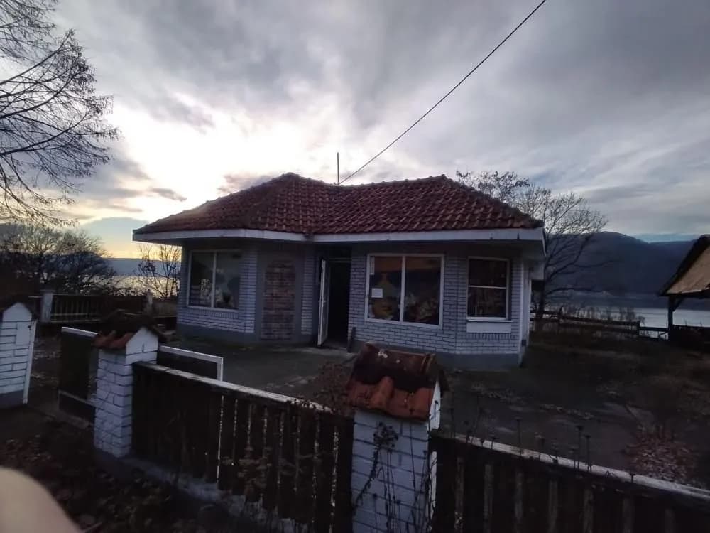 Prodaja, ugostiteljski objekat 88 m2, Donji Milanovac, Majdanpek, Borski Okrug