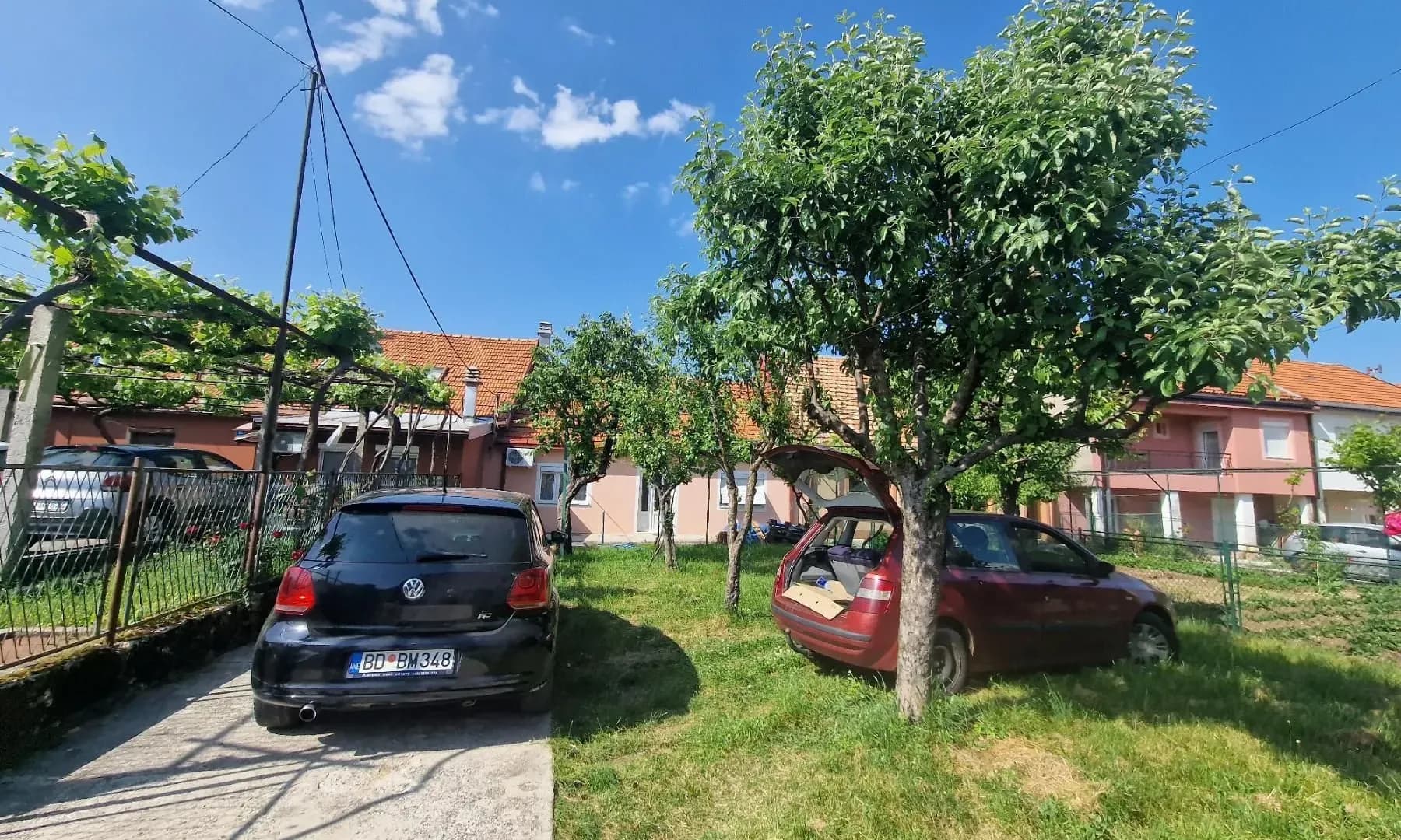 Kuća 113m2 sa placem od 420 m² i investicionim potencijalom na Cetinju