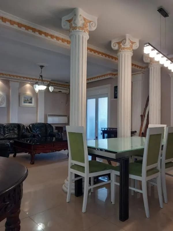 The floor of the villa in the center of Podgorica is for rent for a long time.