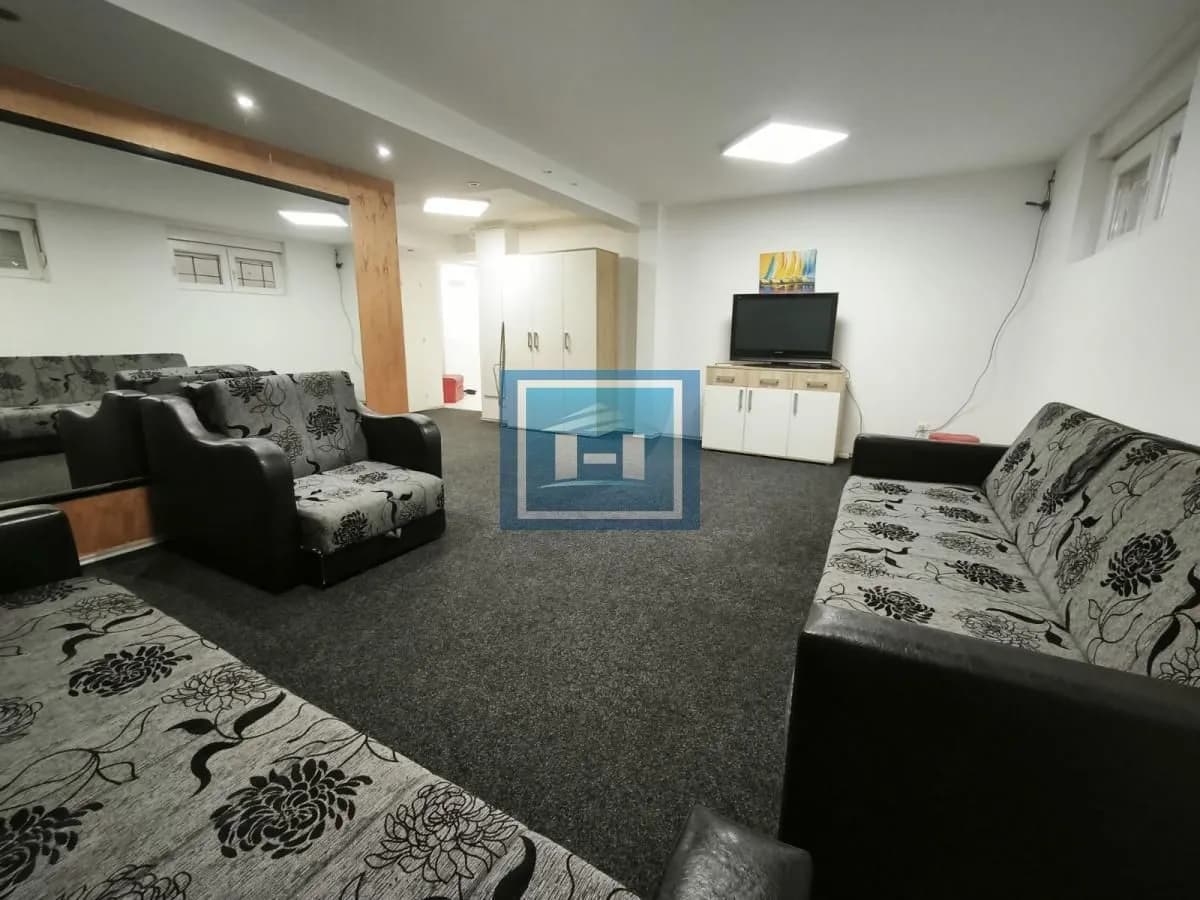 -Na prodaju poslovni prostor od 82 m² u novijoj zgradi, sa mogućnošću preuređenja u stambeni-