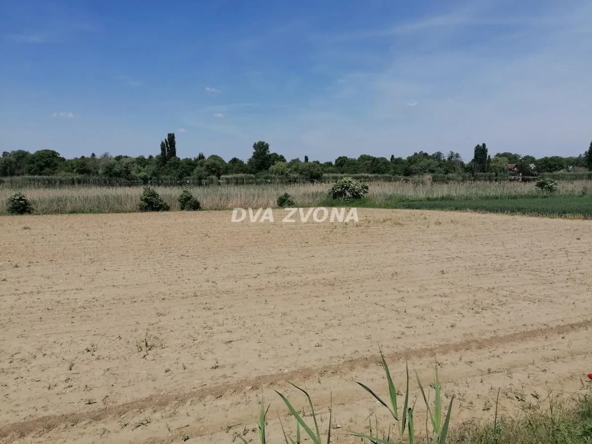 EKSKLUZIVA! Zemljište na Bisernom ostrvu – izlaz na vodu!