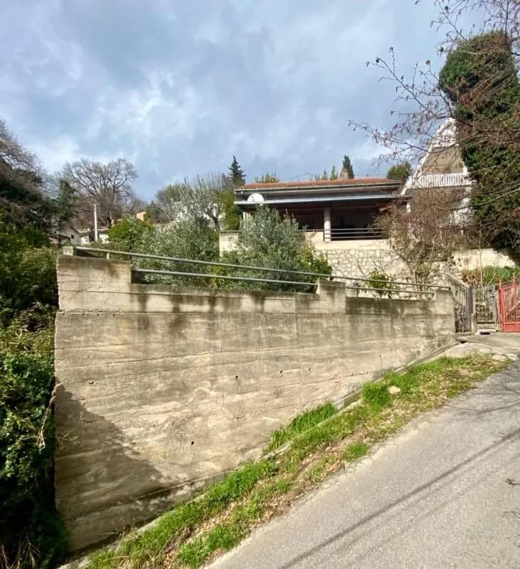 Two-storey house for rent in a Bar (Cooler)