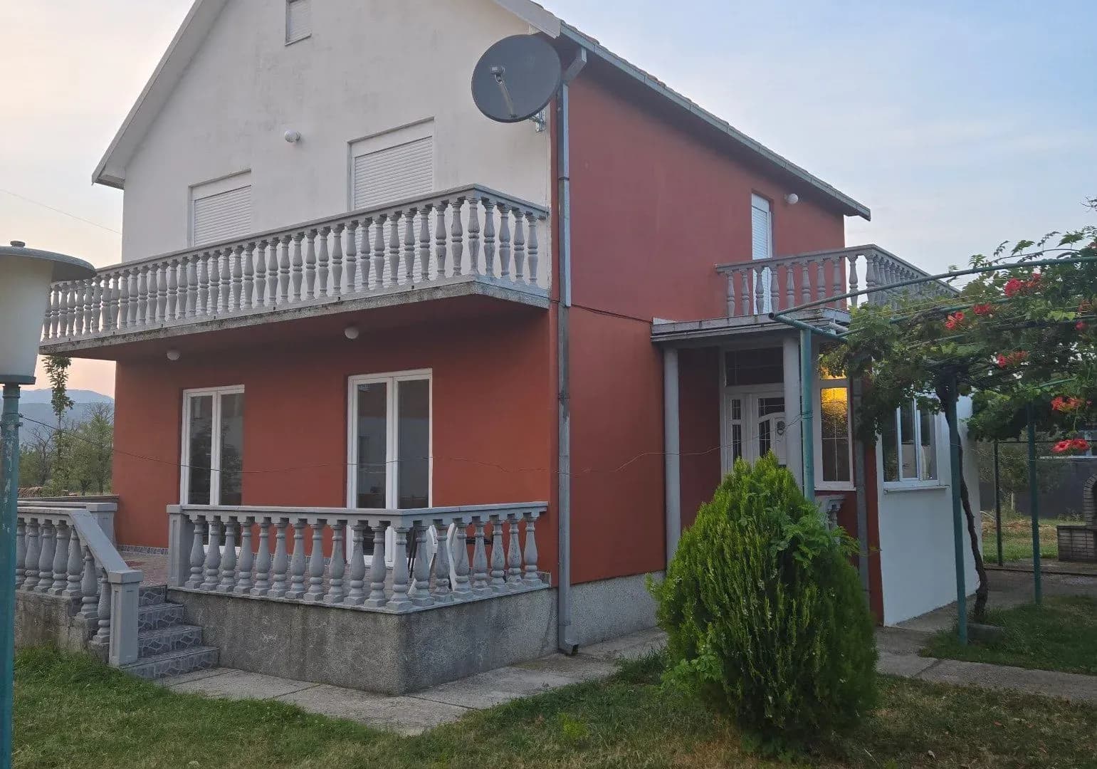 Porodična kuća s panoramskim pogledom Krupac 164m2
