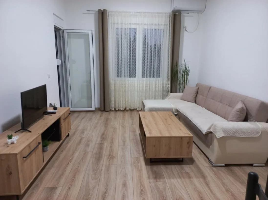 Prodajem dvosoban stan u Ulcinju