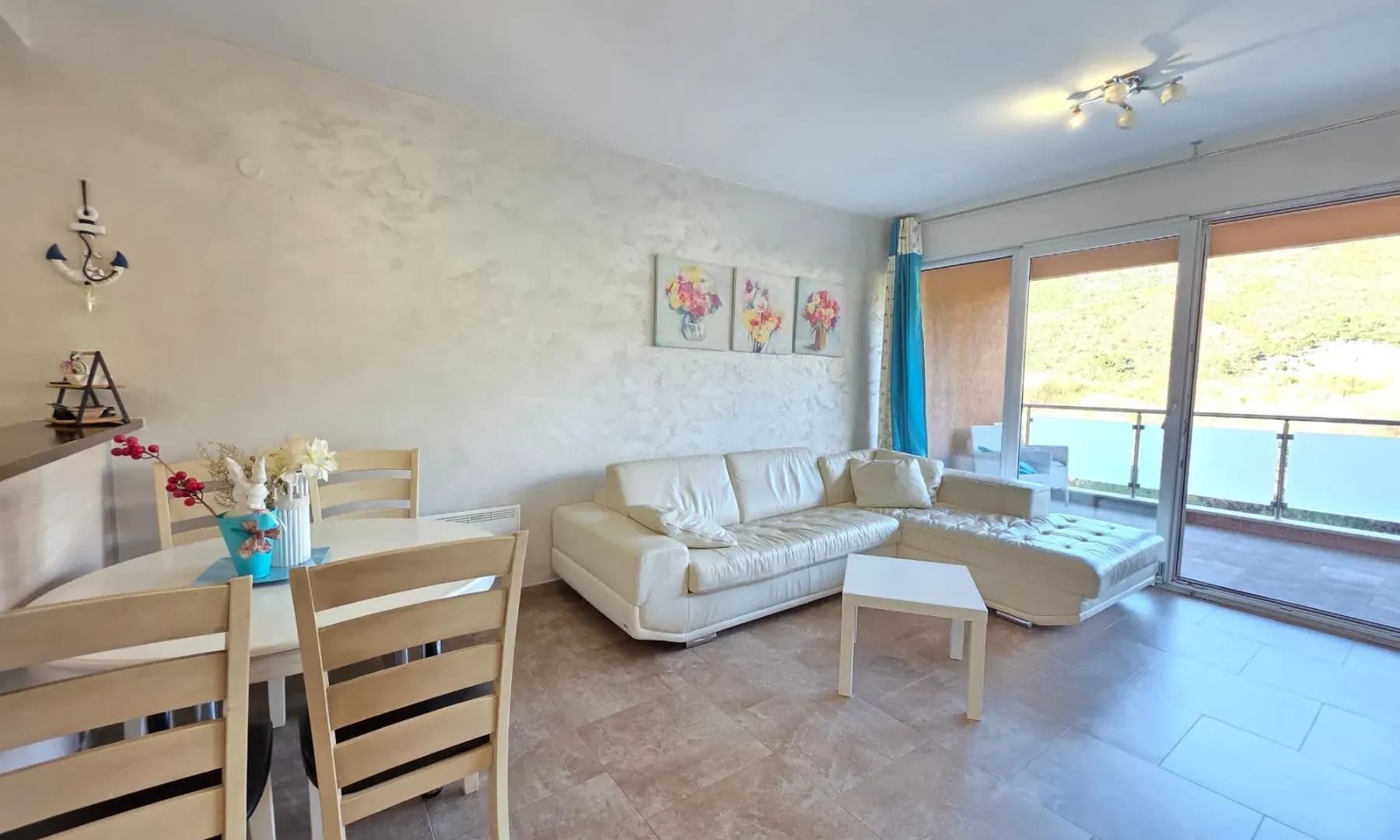 Na prodaju dvosoban stan 68 m² – Ivanovići, Bečići, zgrada sa bazenom