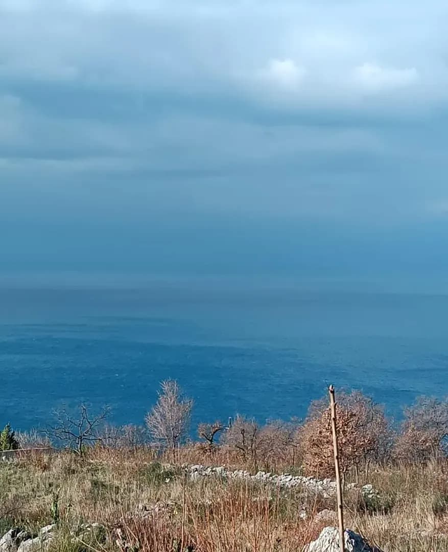 Urbanizovano zemljiste za prodaju 520m² sa pogledom na more, Blizikuće, Budva