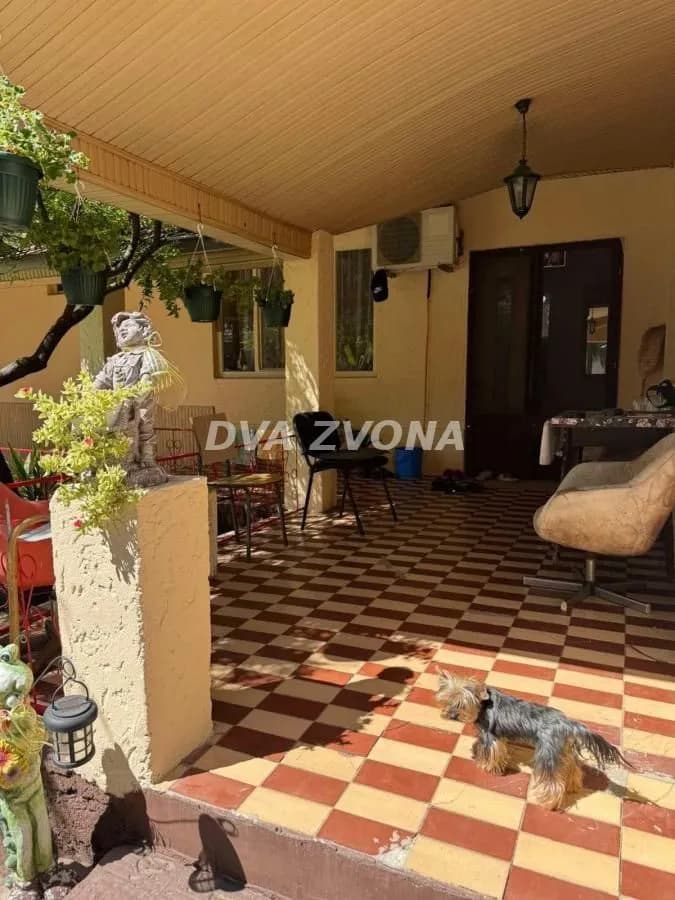 UKNJIIŽENA KOMFORNA KUĆA