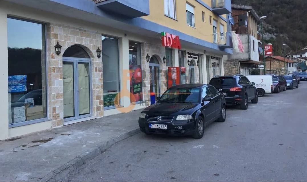 Poslovni prostor, 52m2, Rijeka Crnojevića, Prodaja
