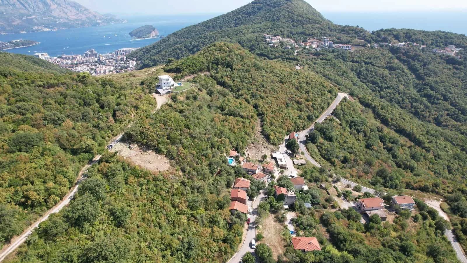 Prodaja neurbanizovanog zemljišta 1.000 m² sa pogledom na more – Svinjišta, Prijevor, Budva