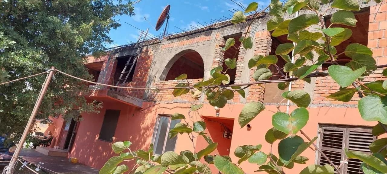 House of 500 m2 on a plot of 3000 m2, Bar