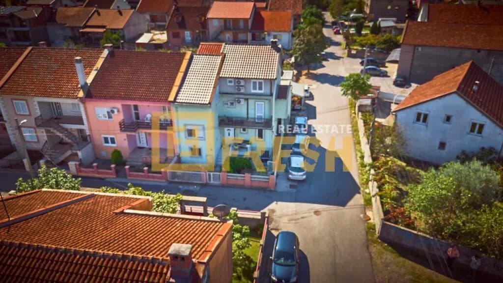 Kuća, 300m2, Zabjelo, Prodaja
